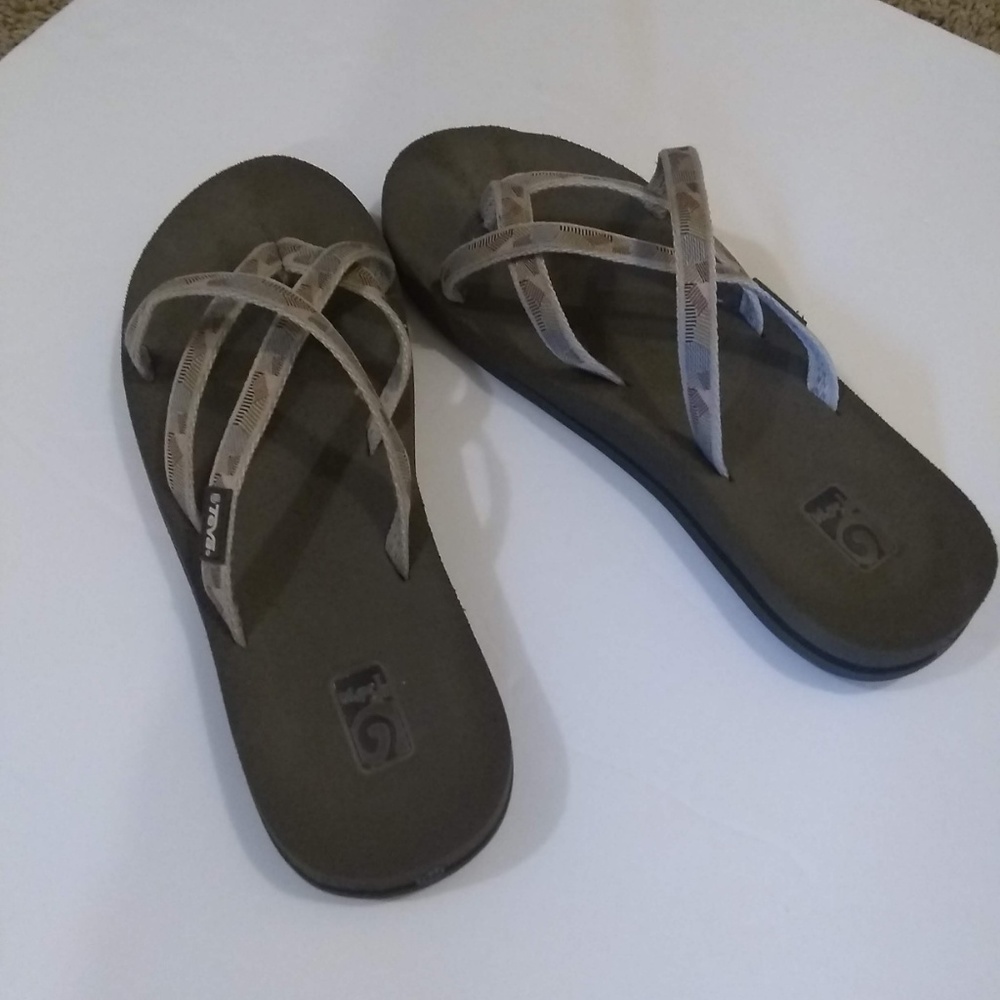 Teva Olowahu Model 6840 Tan Colors Size 8